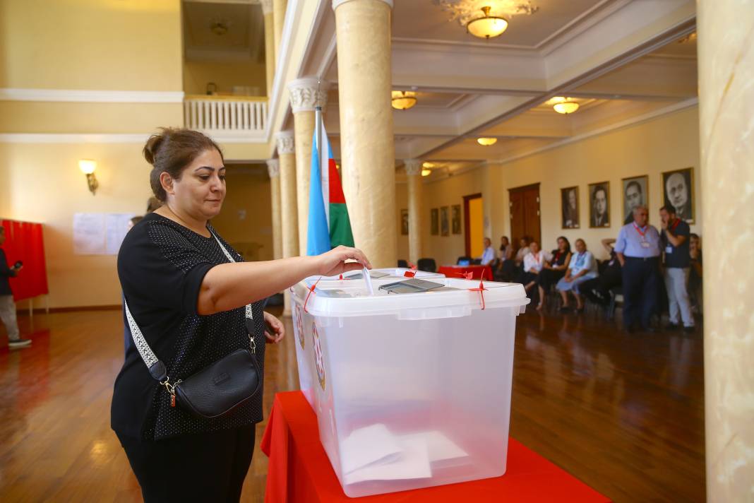 Azerbaycan'da seçim günü: Oy verme işlemi başladı 2